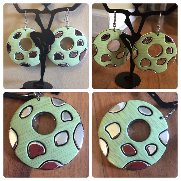 unk Jewelry - Elegant Lime green/Silver Plated drop Earrings.
